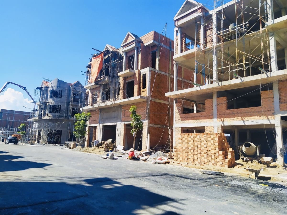 DỰ ÁN SHOPHOUSE VÀ BIỆT THỰ VALERICH thi cong shophouse valerich - DỰ ÁN SHOPHOUSE VÀ BIỆT THỰ VALERICH