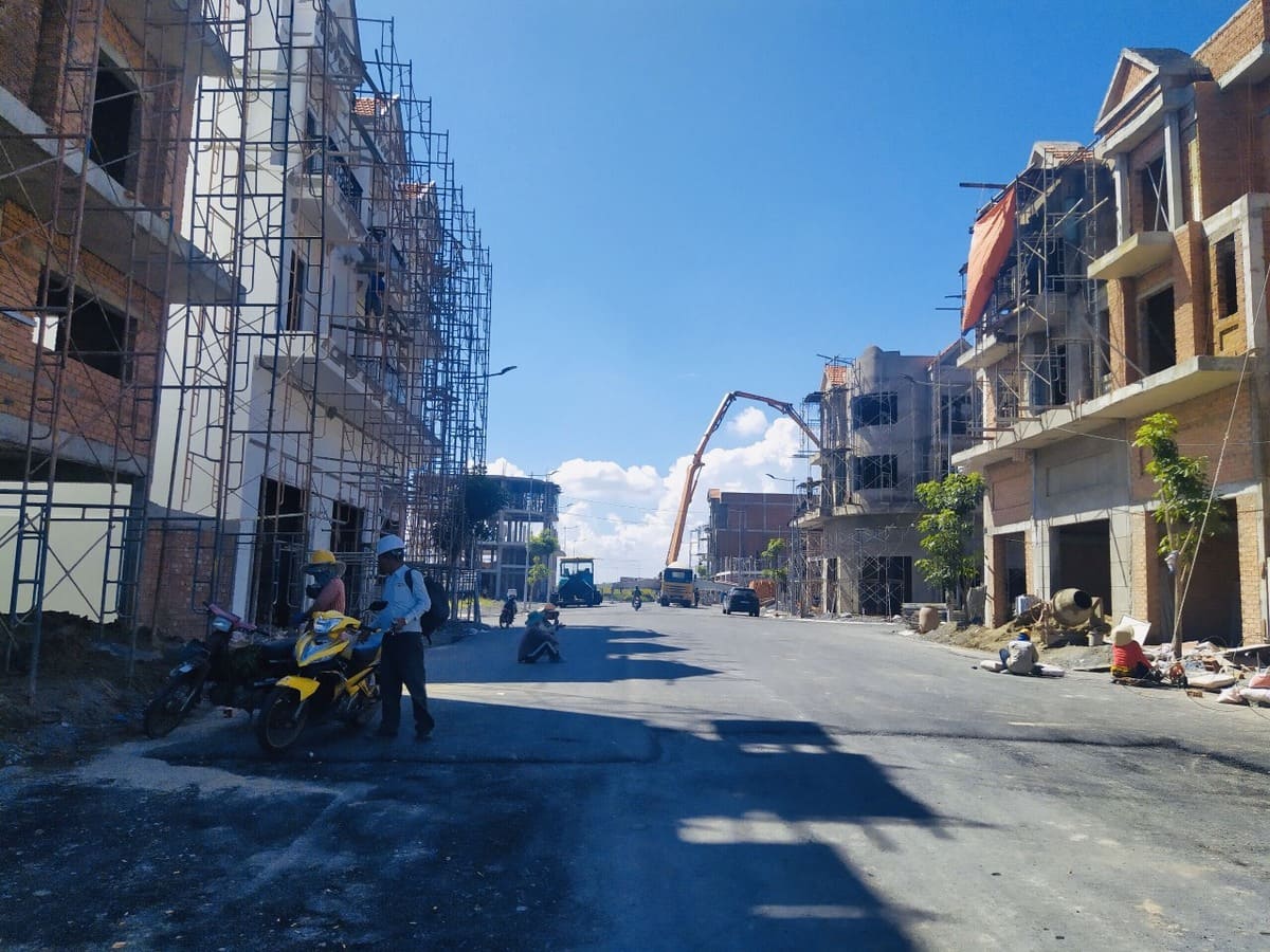 DỰ ÁN SHOPHOUSE VÀ BIỆT THỰ VALERICH xay dung shophouse truc chinh - DỰ ÁN SHOPHOUSE VÀ BIỆT THỰ VALERICH